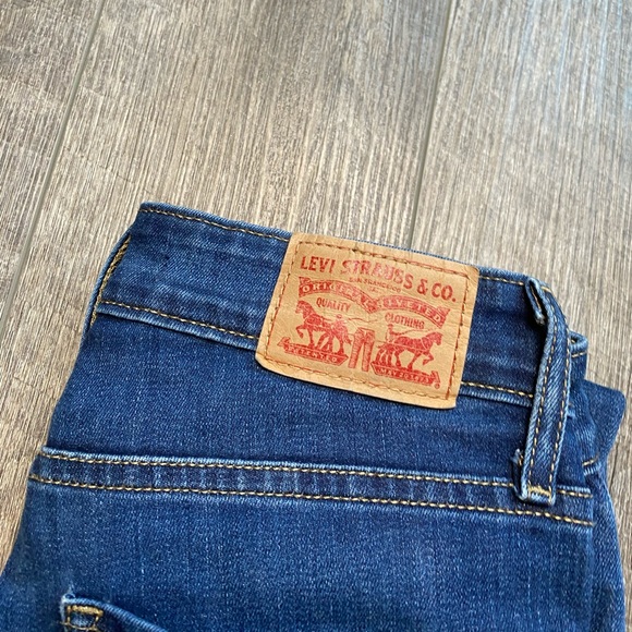 Levi’s high waisted jeans - Picture 2 of 7
